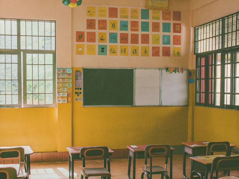 Lezione di inglese per bambini a Torino in classe colorata